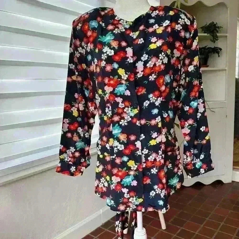 Pura Seta - 100% Puré Silk Blouse w/ shoulder pads and front pockets Size 40